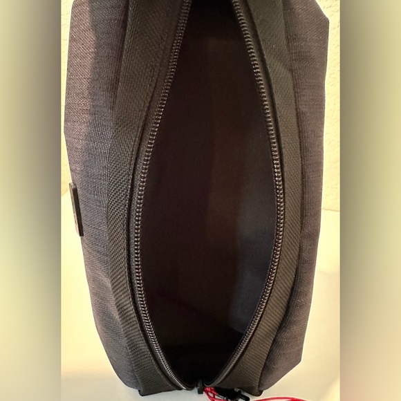 NWT Tumi Travel Accessory Zipper Cord Pouch Bag in Charcoal Gray with Black - Picture 3 of 3